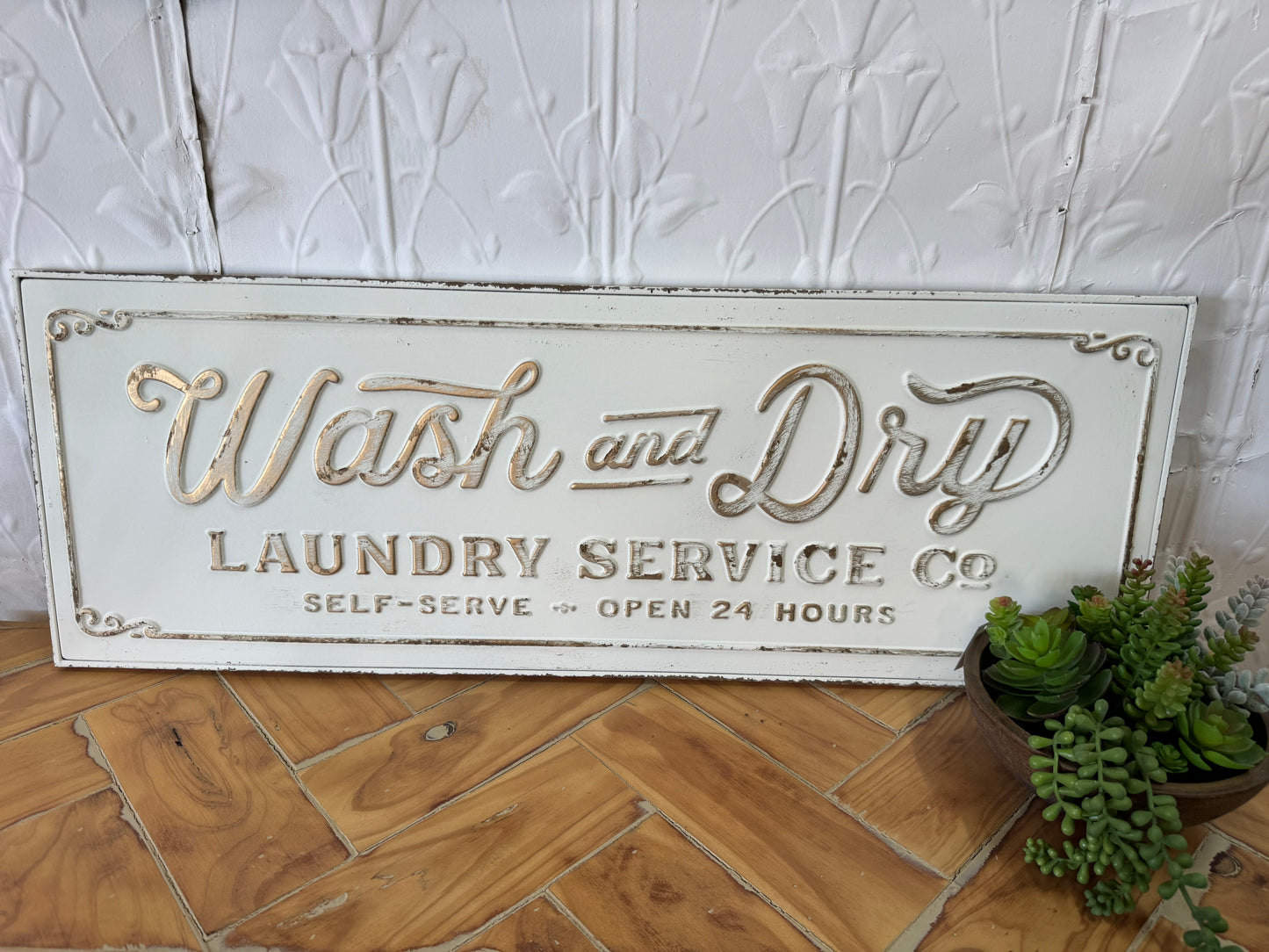 TIN LAUNDRY SIGN