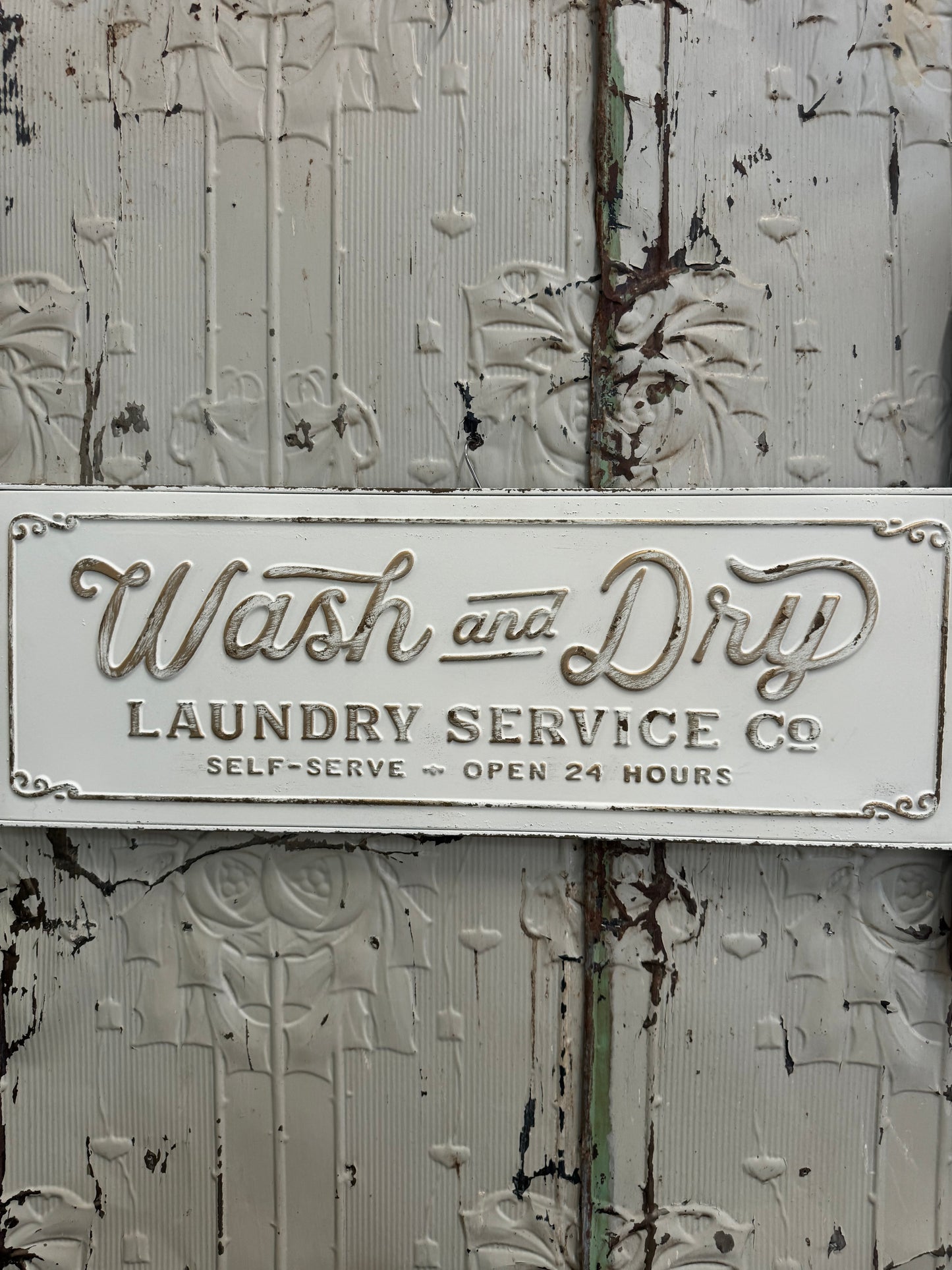 TIN LAUNDRY SIGN