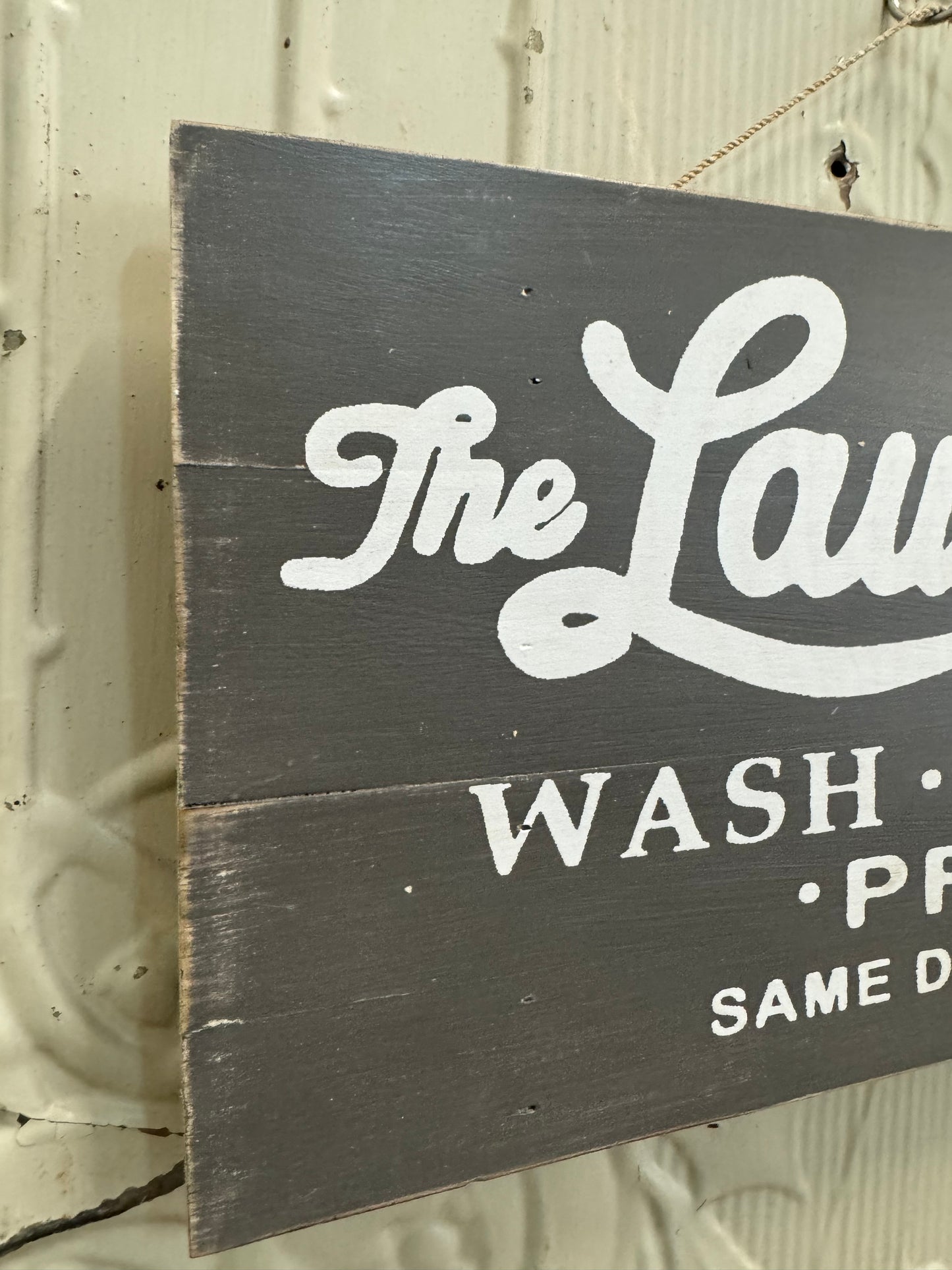 THE LAUNDRY CO SIGN